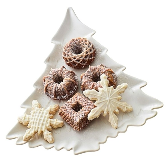 POTTERY BARN Holiday Tree Stoneware Serving platter Cream Collectible Like new - Picture 3 of 12